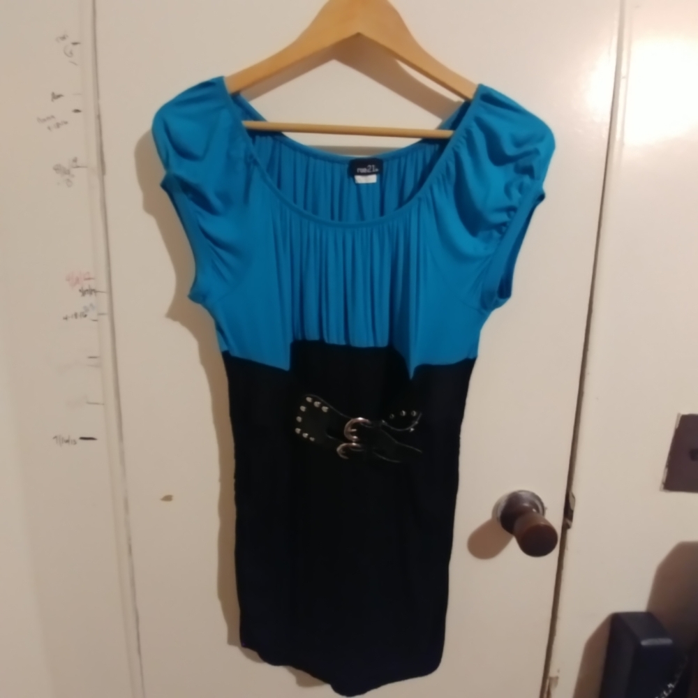 Black and tourquise top